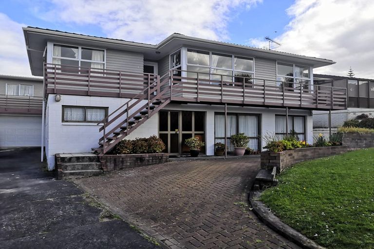 Photo of property in 3 Manapouri Place, Pakuranga Heights, Auckland, 2010