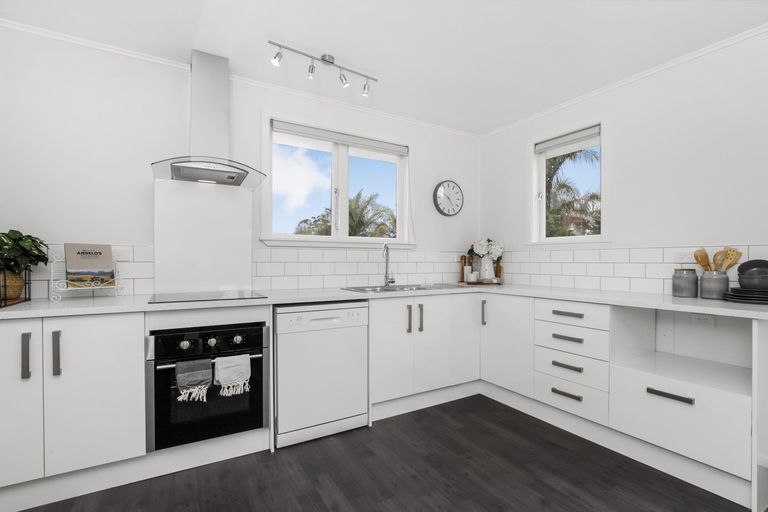 Photo of property in 10 Olive Street, Manurewa, Auckland, 2102