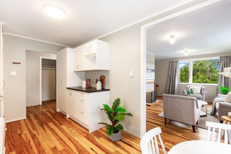 Photo of property in 16 Komata Grove, Waitangirua, Porirua, 5024