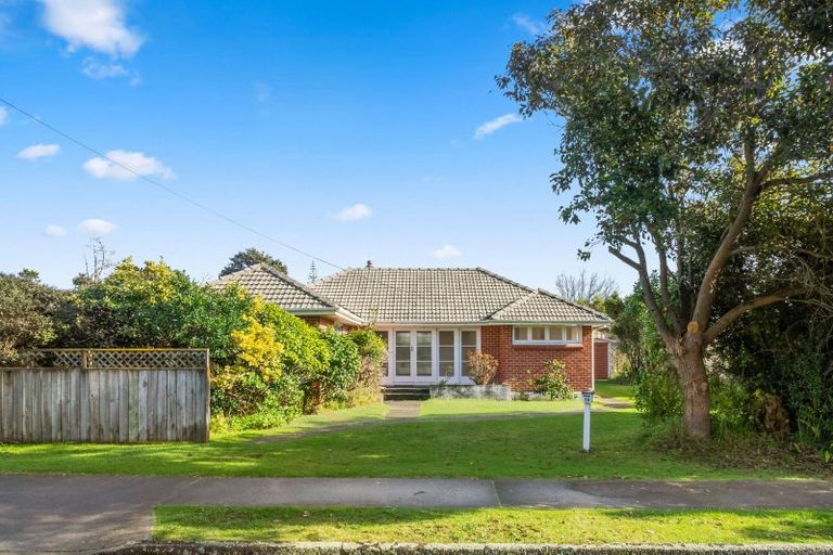 Photo of property in 19 Mahoe Street, Otaki Beach, Otaki, 5512