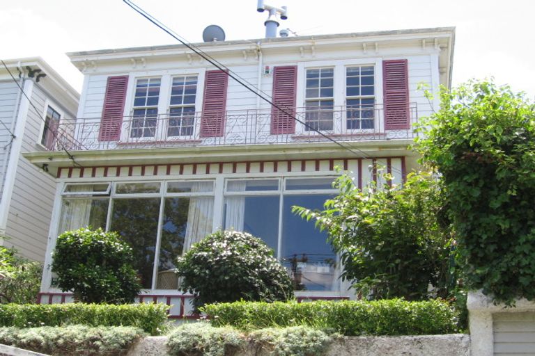 Photo of property in 2 North Terrace, Kelburn, Wellington, 6012