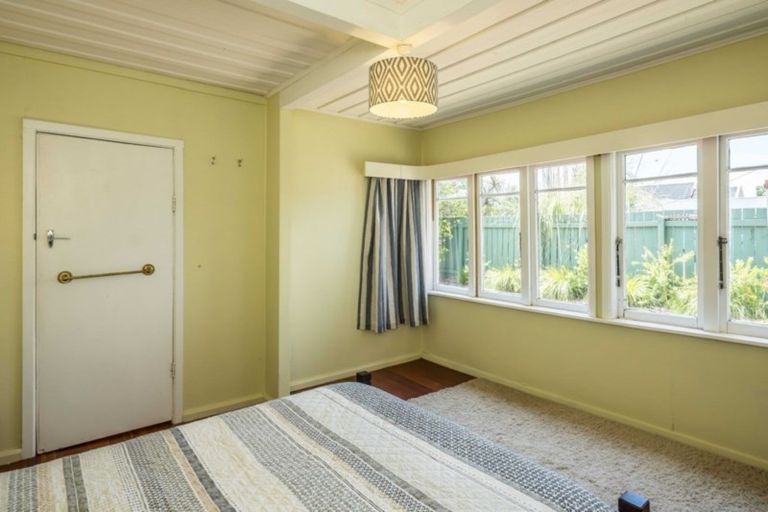 Photo of property in 2 Hemara Street, Waikanae Beach, Waikanae, 5036