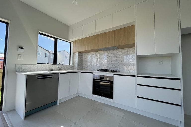 Photo of property in 2 Te Kaapia Road, Papakura, 2110