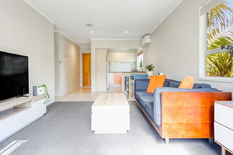 Photo of property in 2/21 Birman Close, Half Moon Bay, Auckland, 2012
