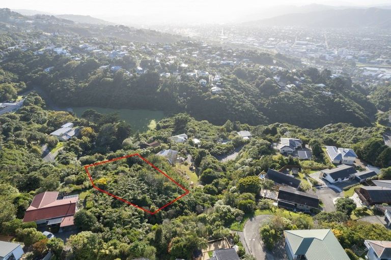 Photo of property in 131-133 Miromiro Road, Normandale, Lower Hutt, 5010