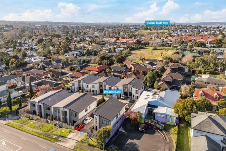 Photo of property in 10 Sophie Lane, Henderson, Auckland, 0612