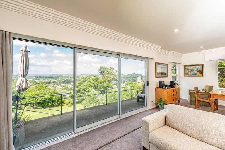 Photo of property in 10 Great North Road, Saint Johns Hill, Whanganui, 4500