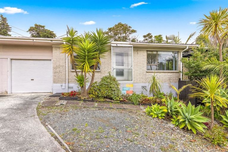 Photo of property in 1/92 Saddleback Rise, Murrays Bay, Auckland, 0630