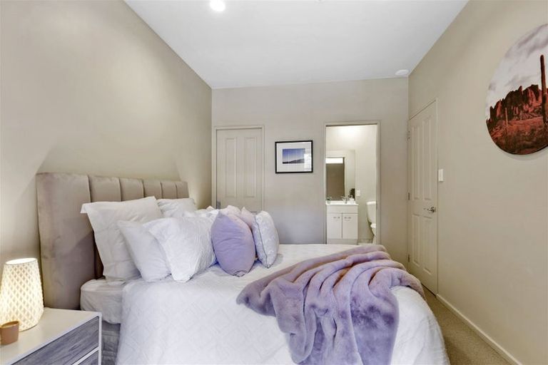 Photo of property in Atrium Towers, 8h/154 The Terrace, Wellington Central, Wellington, 6011