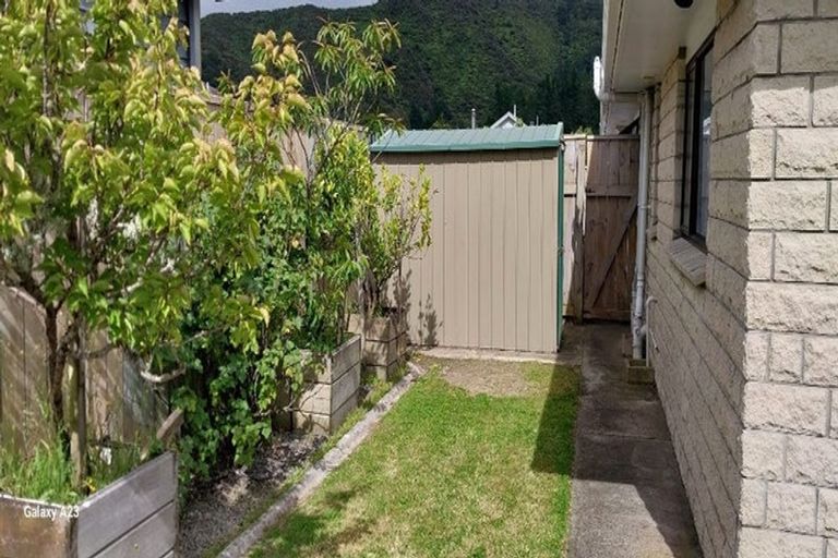 Photo of property in 340 Wellington Road, Wainuiomata, Lower Hutt, 5014