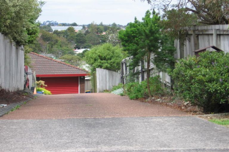 Photo of property in 11 Madigan Place, Glendene, Auckland, 0602
