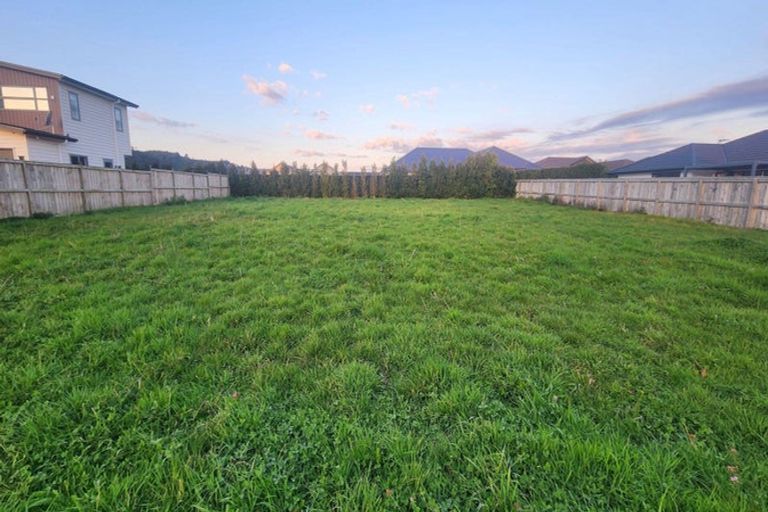 Photo of property in 16 Vogwill Road, Kumeu, 0810