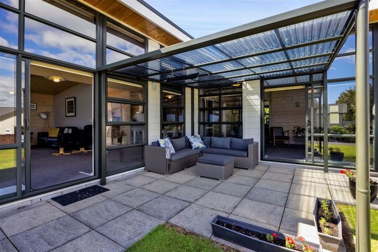 Photo of property in 11 Highfield Place, Highlands Park, New Plymouth, 4312