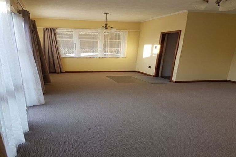 Photo of property in 2/3170 Great North Road, New Lynn, Auckland, 0600