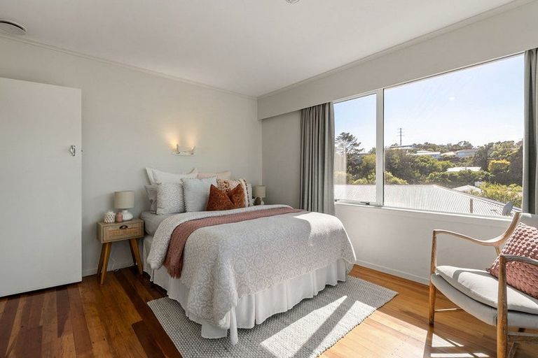 Photo of property in 6 Link Road, Newlands, Wellington, 6037