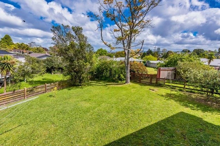 Photo of property in 21 Donovan Avenue, Massey, Auckland, 0614