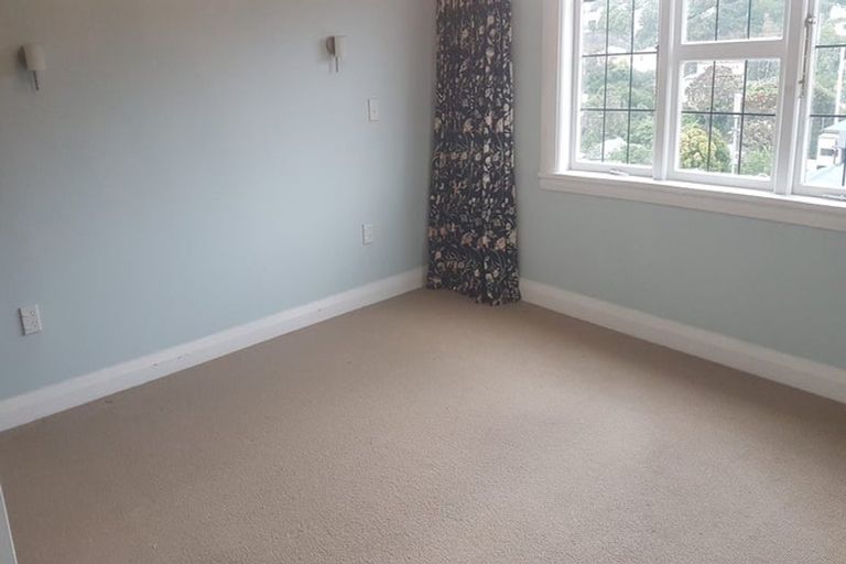 Photo of property in 17 Saint Michaels Crescent, Kelburn, Wellington, 6012