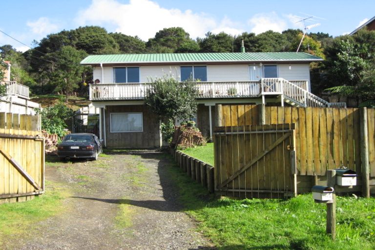 Photo of property in 44 Rauhuia Crescent, Parau, Auckland, 0604