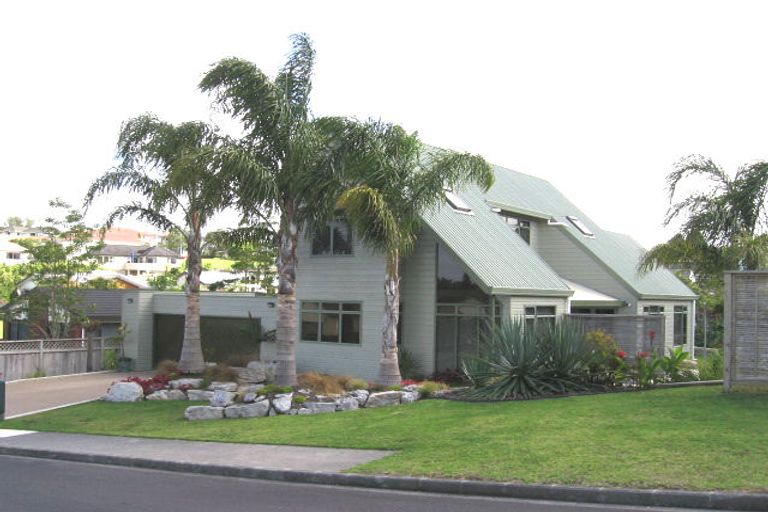 Photo of property in 4 Bass Street, West Harbour, Auckland, 0618