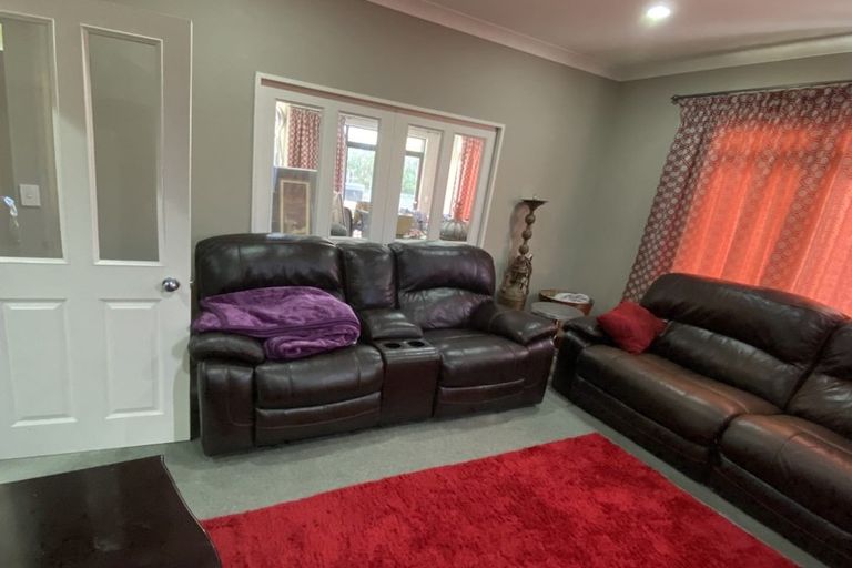 Photo of property in 13 Yarnbrook Grove, Churton Park, Wellington, 6037