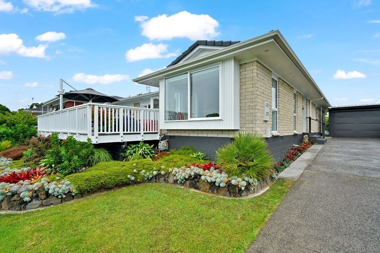 Photo of property in 93 Kiwi Esplanade, Mangere Bridge, Auckland, 2022