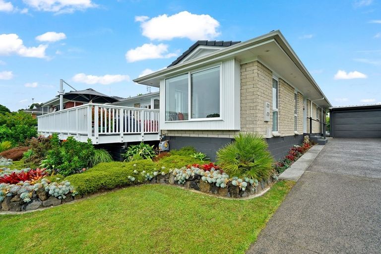 Photo of property in 93 Kiwi Esplanade, Mangere Bridge, Auckland, 2022