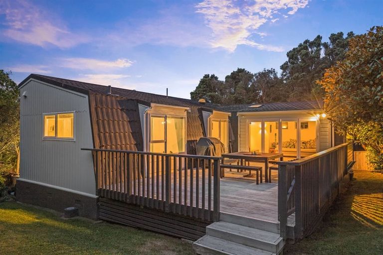 Photo of property in 5 Trevor Terrace, Paremata, Porirua, 5024