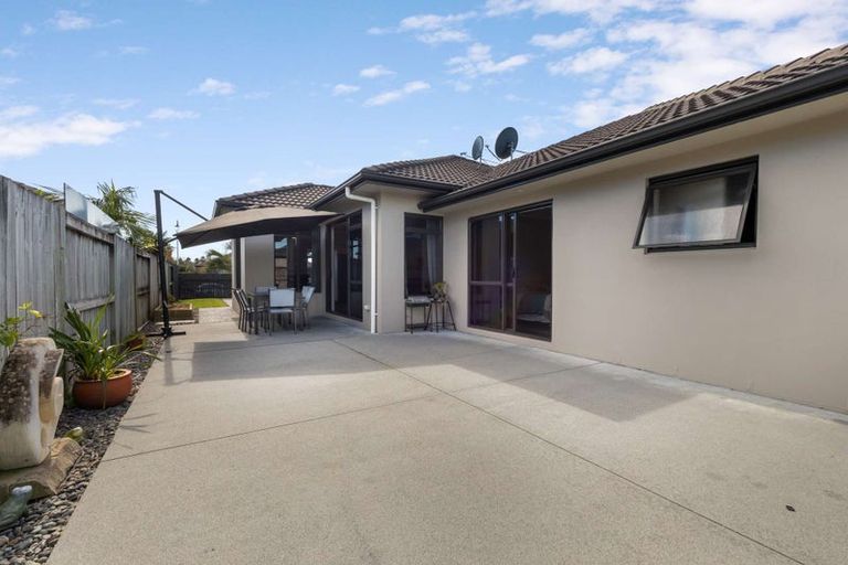 Photo of property in 102 Oriental Parade, Papamoa Beach, Papamoa, 3118
