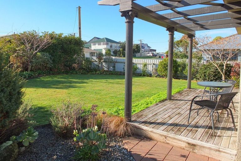 Photo of property in 50 Shortt Street, Foxton Beach, Foxton, 4815