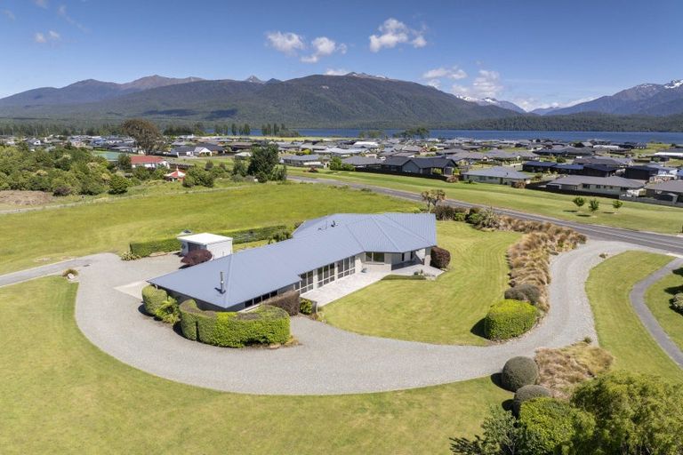 Photo of property in 56 Hawea Place, Te Anau, 9600
