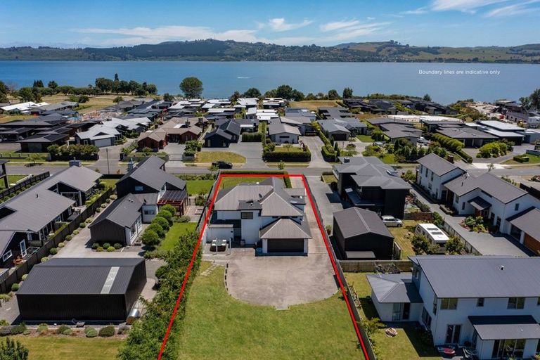 Photo of property in 20 Pukenamu Road, Rainbow Point, Taupo, 3330