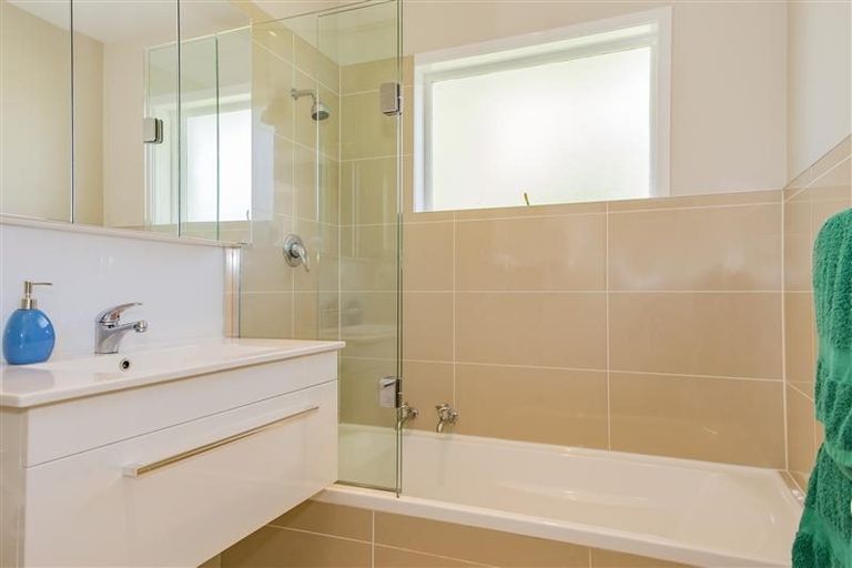 Photo of property in 2/5 Sarabande Avenue, Redwood, Christchurch, 8051