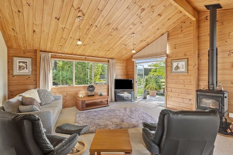 Photo of property in 136 Oraha Road, Kumeu, 0892