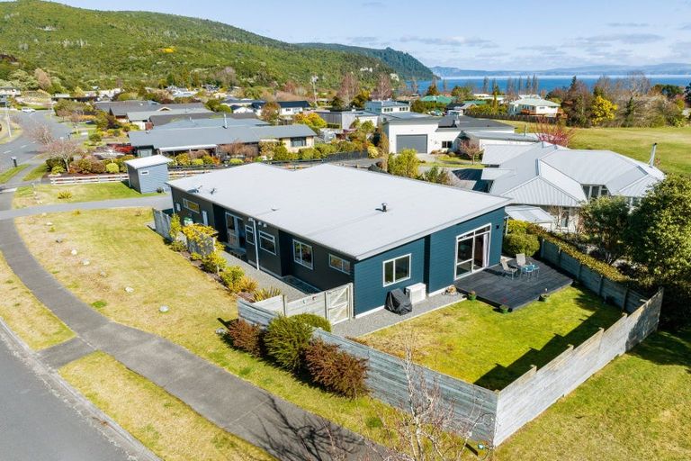 Photo of property in 76 Kenrigg Road, Kinloch, Taupo, 3377