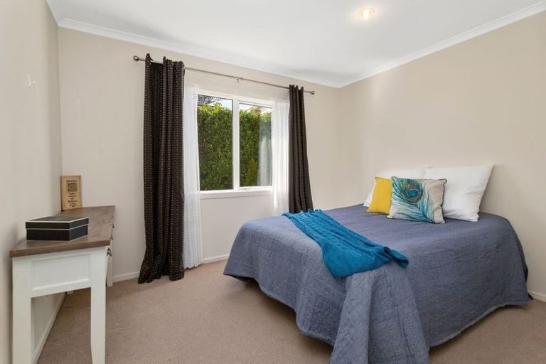 Photo of property in 29a Turville Crescent, Newlands, Wellington, 6037