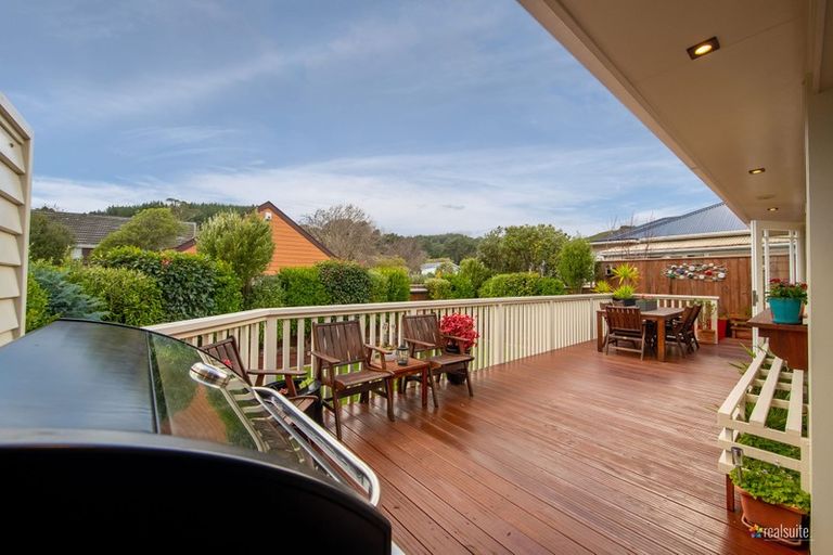 Photo of property in 15 Montgomery Crescent, Clouston Park, Upper Hutt, 5018