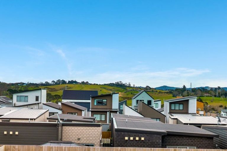 Photo of property in 5/86 Fred Taylor Drive, Westgate, Auckland, 0814