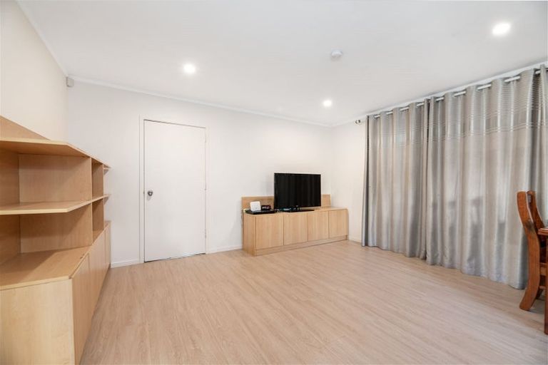 Photo of property in 308 Great North Road, Henderson, Auckland, 0612