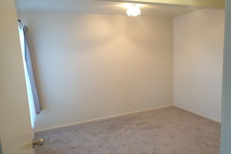 Photo of property in 24 Arahanga Grove, Maupuia, Wellington, 6022