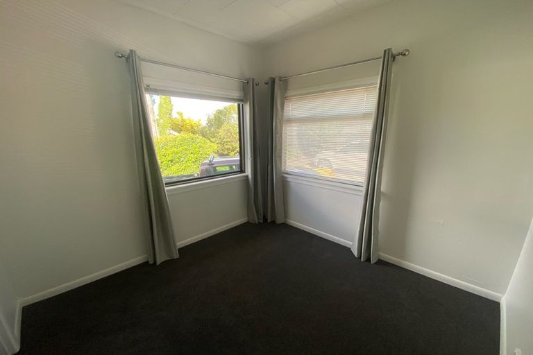 Photo of property in 43 Onewa Road, Northcote, Auckland, 0627