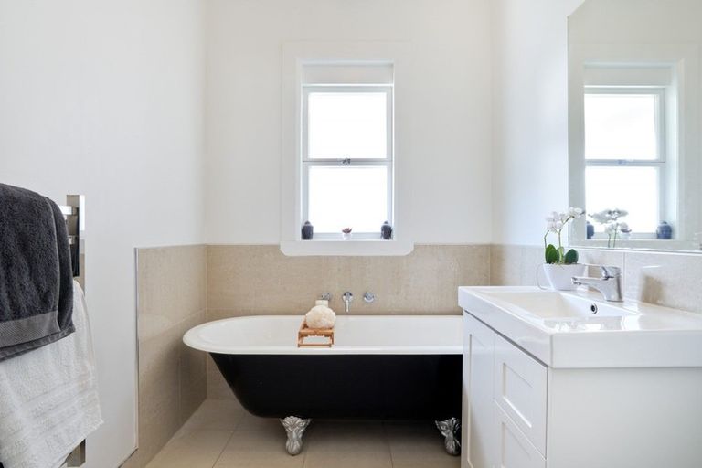 Photo of property in 105 Georges Drive, Napier South, Napier, 4110