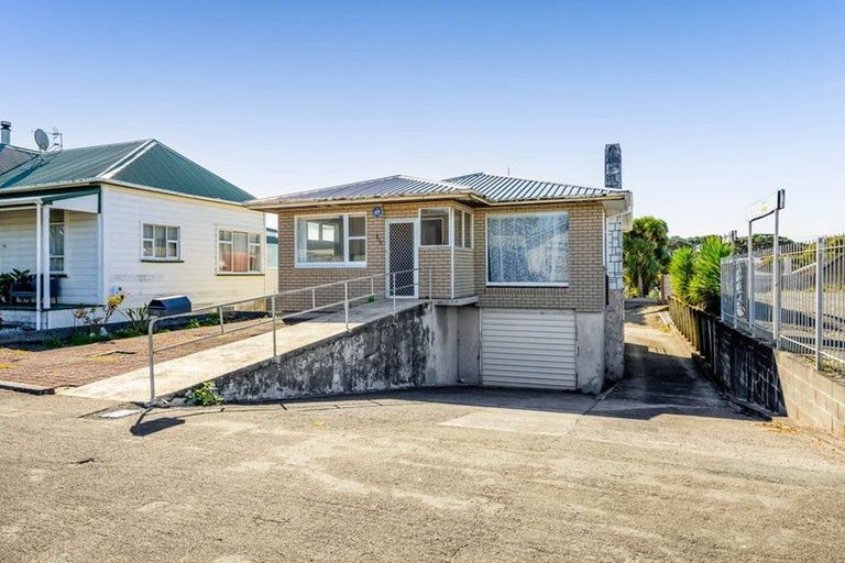 Photo of property in 194 Saint Aubyn Street, New Plymouth, 4310