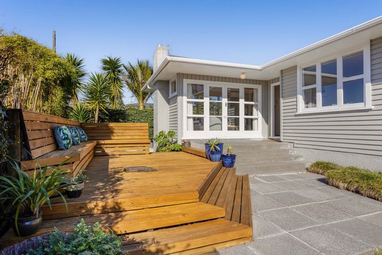 Photo of property in 211 Frankley Road, Frankleigh Park, New Plymouth, 4310