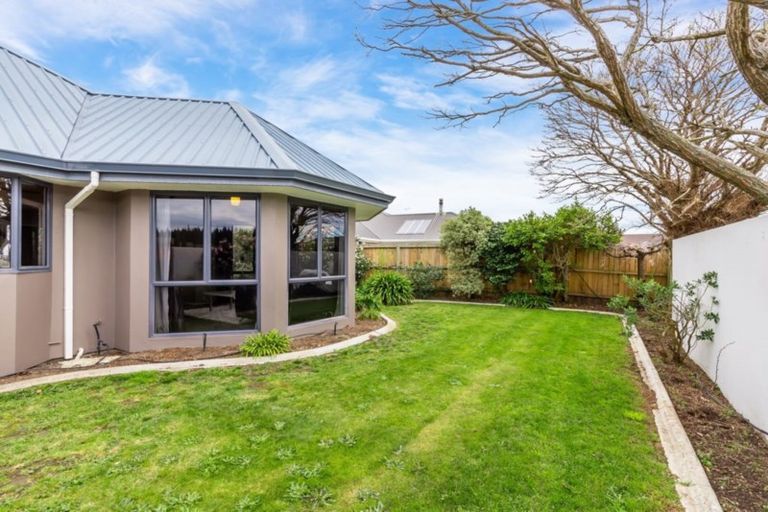 Photo of property in 4 Forest Drive, Parklands, Christchurch, 8083