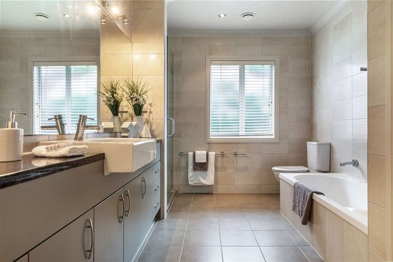 Photo of property in 30c Marine Parade, Mellons Bay, Auckland, 2014