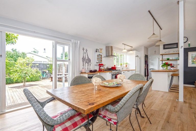 Photo of property in 42 Guthrie Road, Havelock North, 4130