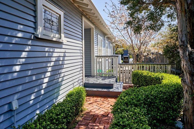 Photo of property in 38 Tuatoru Street, Eastbourne, Lower Hutt, 5013