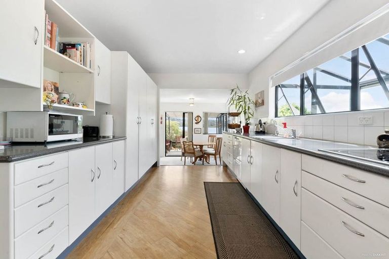 Photo of property in 29 Maori Hut Road, Red Beach, 0932