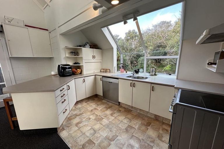 Photo of property in 16 Queens Road, Waikanae Beach, Waikanae, 5036