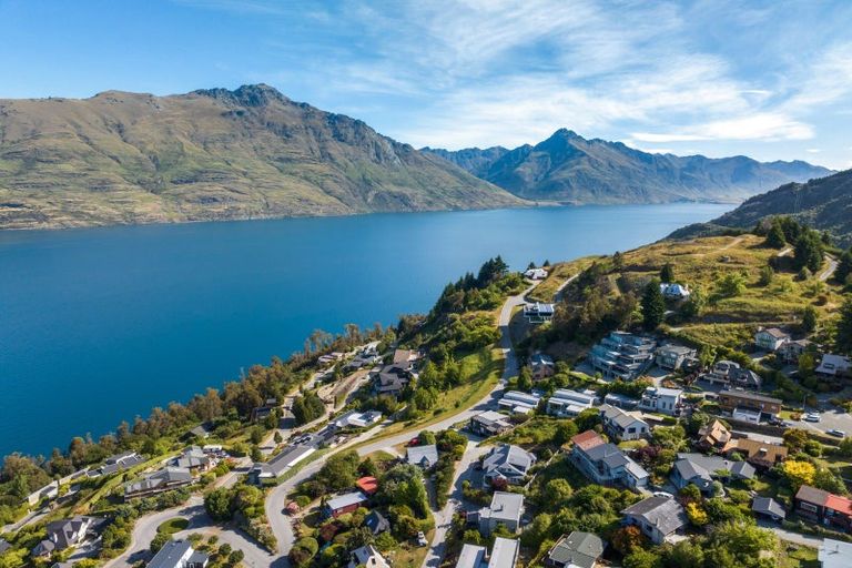 Photo of property in 19 Richards Park Lane, Fernhill, Queenstown, 9300